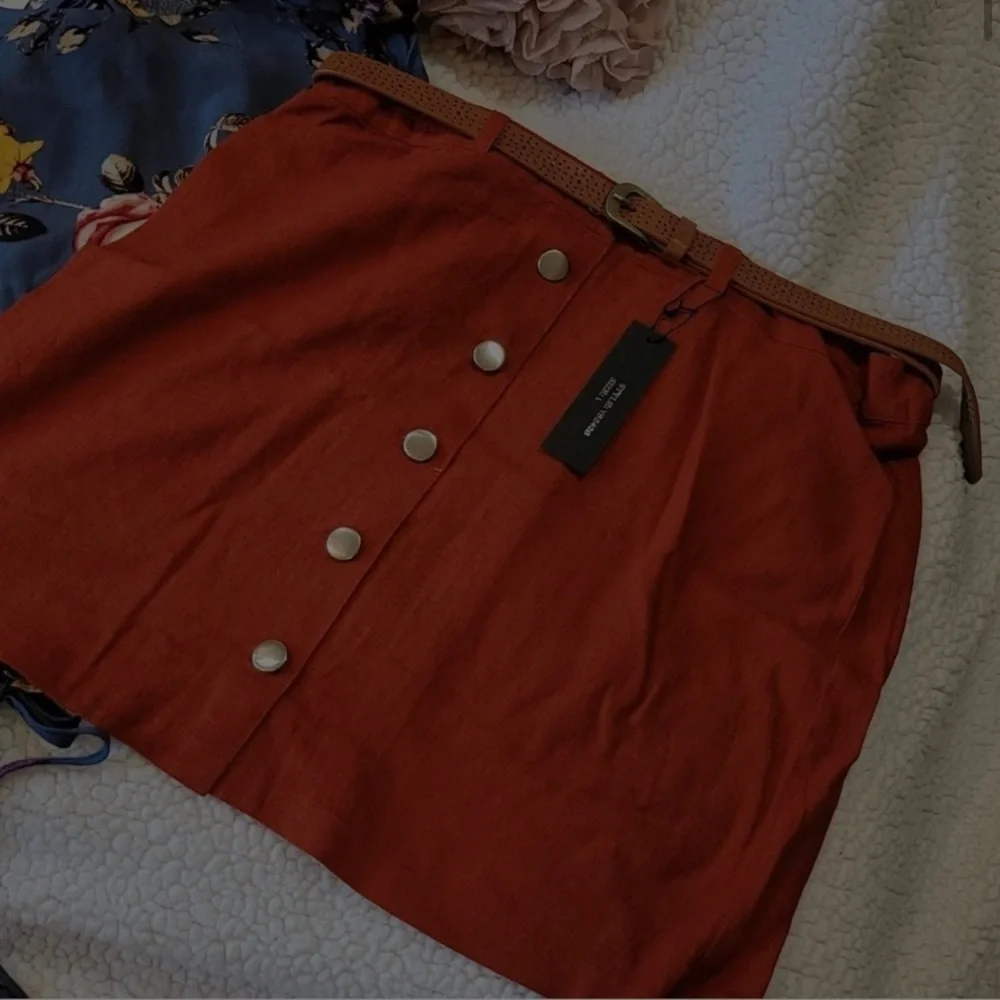 Mini skirt . 50% OFF . - Picture 2 of 2